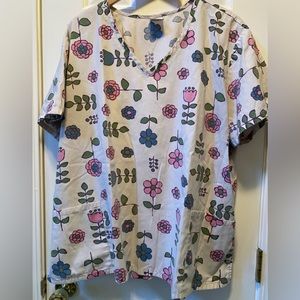 Floral print scrub top size 2X
